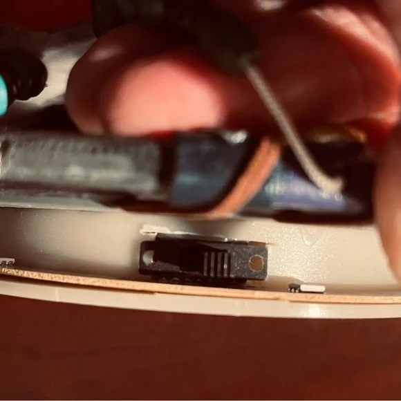 Wolf Dreamcatcher with Blue & Red intermittent lights - Picture 7 of 9